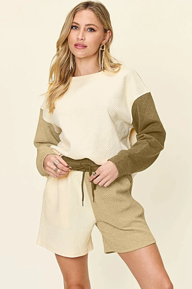 Luxe tweedelige set met short, zakken en top met verlaagde schouders.