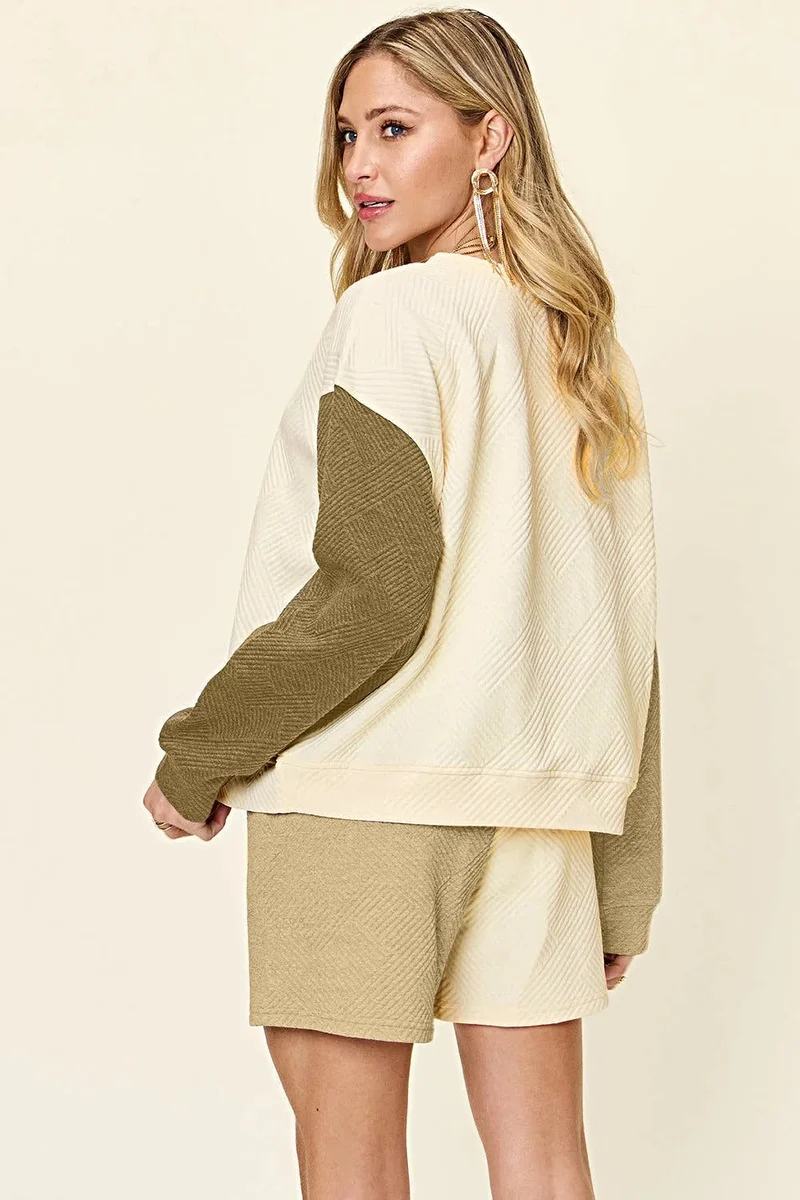 Luxe tweedelige set met short, zakken en top met verlaagde schouders.