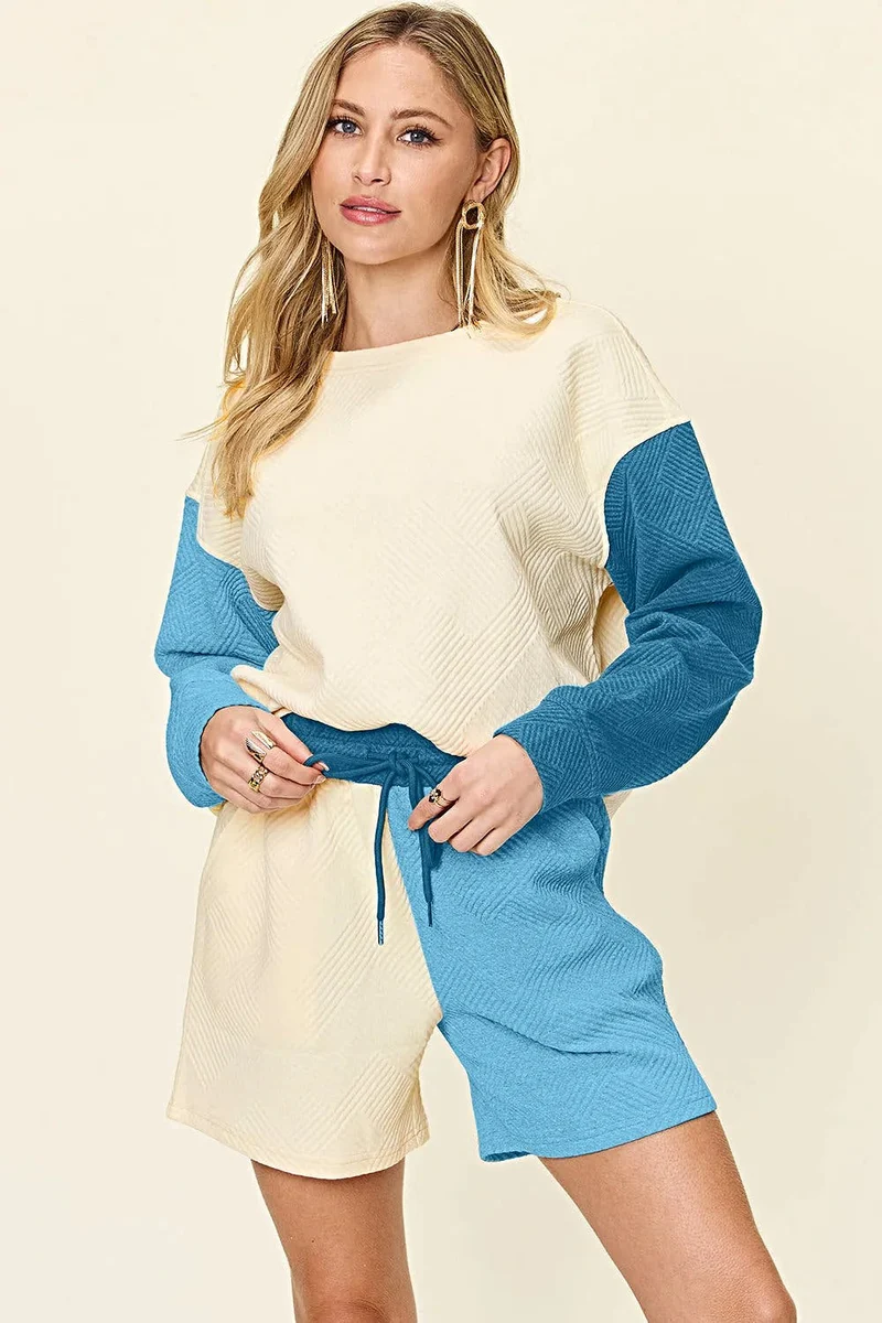 Luxe tweedelige set met short, zakken en top met verlaagde schouders.