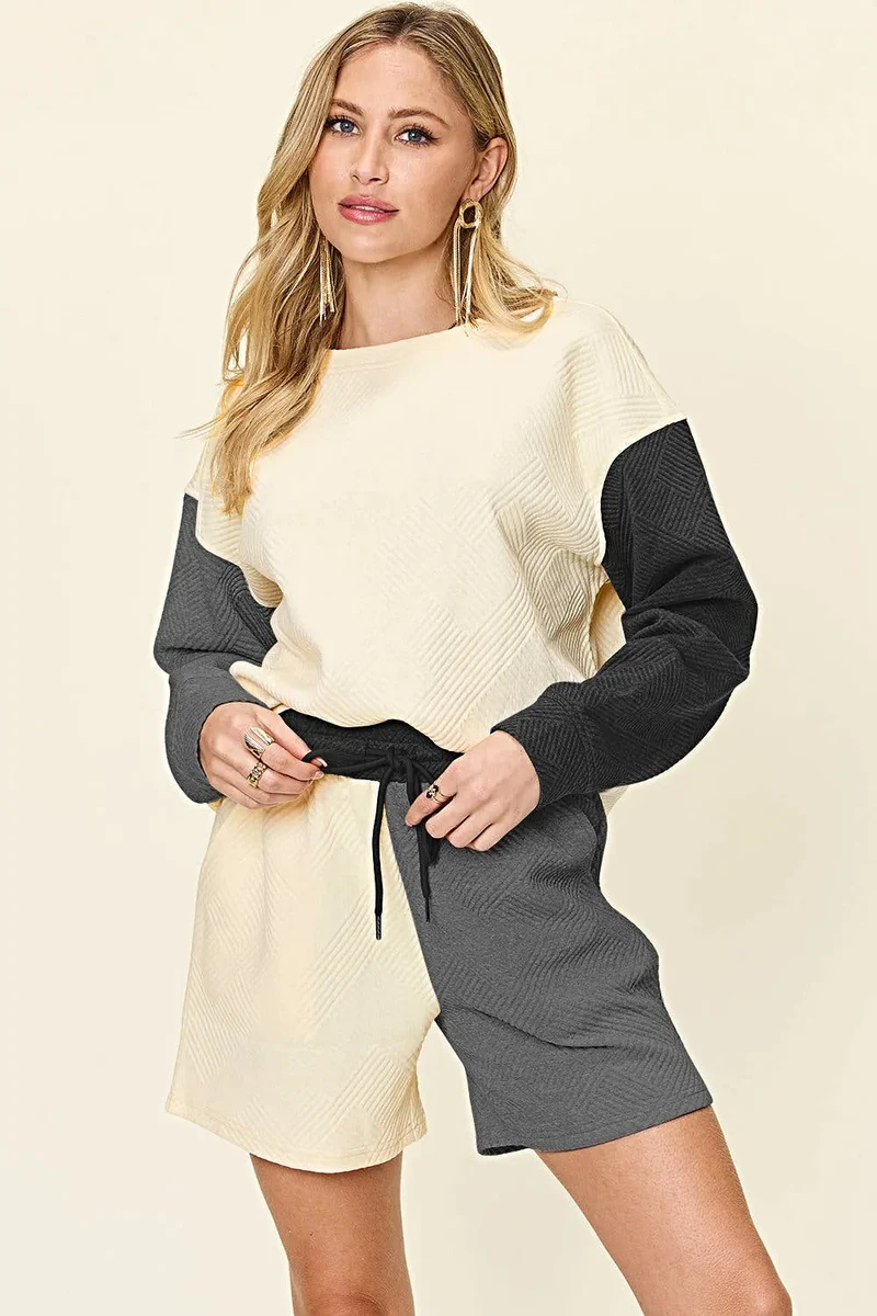Luxe tweedelige set met short, zakken en top met verlaagde schouders.