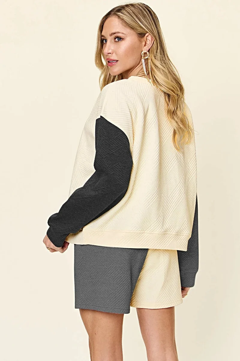 Luxe tweedelige set met short, zakken en top met verlaagde schouders.