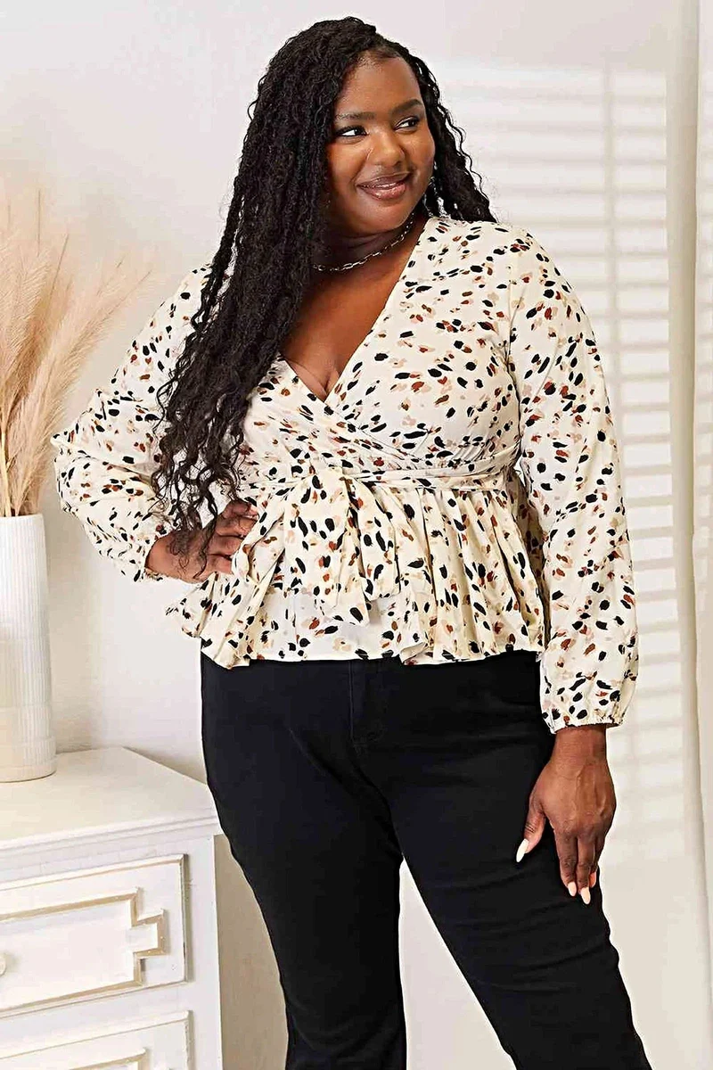 Levendige blouse met strikdetail en diepe V-hals voor een elegante en vrouwelijke look - 100% polyester