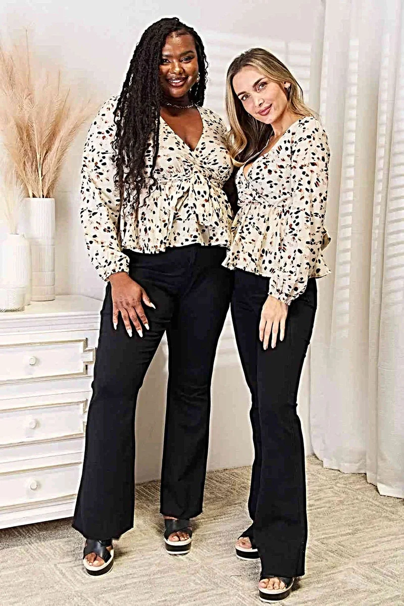Levendige blouse met strikdetail en diepe V-hals voor een elegante en vrouwelijke look - 100% polyester