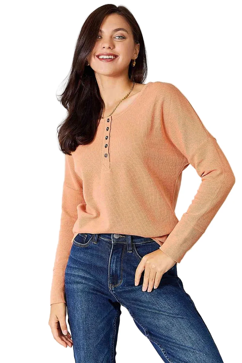 Chique top met lange mouwen en halve knoopsluiting - Veelzijdige, ondoorzichtige stijl met een gemiddelde stretch.
