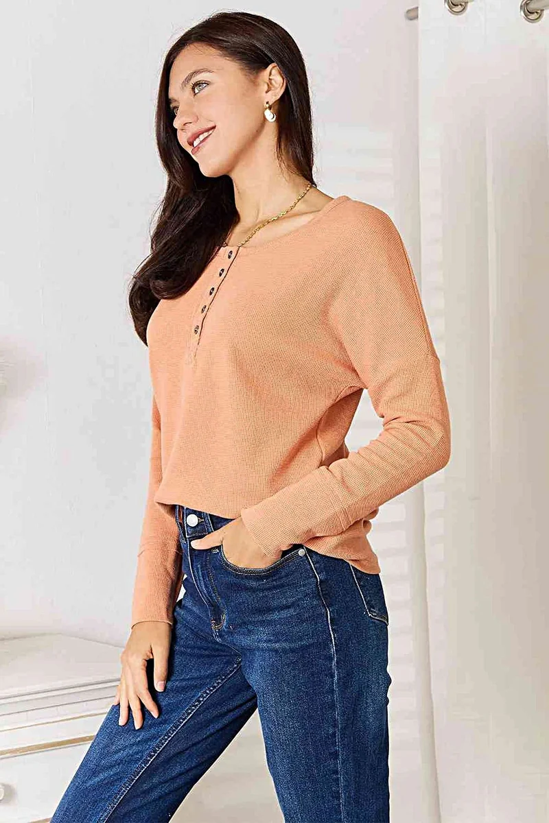 Chique top met lange mouwen en halve knoopsluiting - Veelzijdige, ondoorzichtige stijl met een gemiddelde stretch.