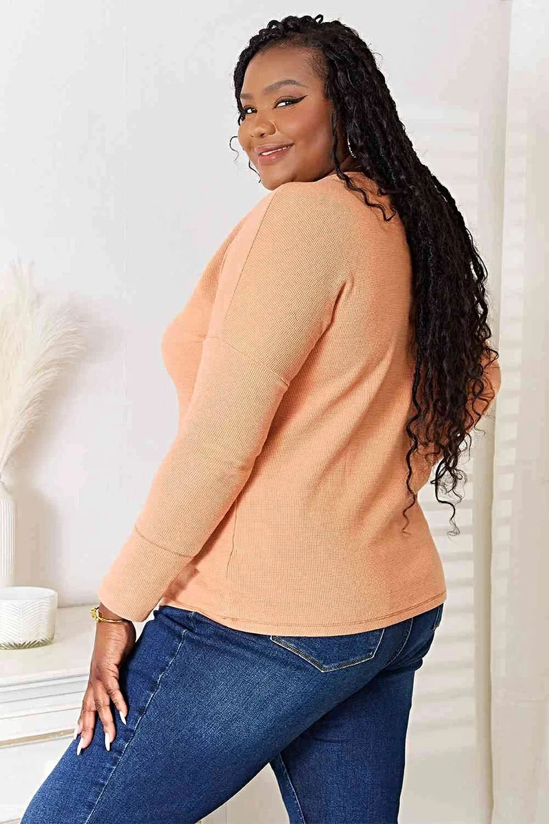 Chique top met lange mouwen en halve knoopsluiting - Veelzijdige, ondoorzichtige stijl met een gemiddelde stretch.