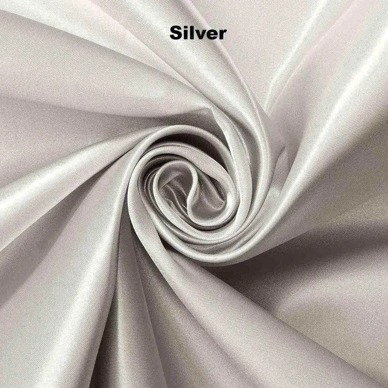 Op maat gemaakt hoeslaken van Nouveau Bridal Satin voor queensize en tweepersoonsmatrassen.