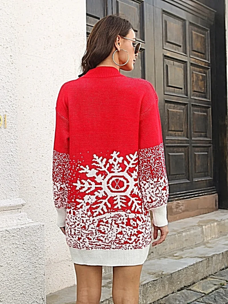 Elegante sweaterjurk met sneeuwvlokkenpatroon, licht elastisch en met ribbels.