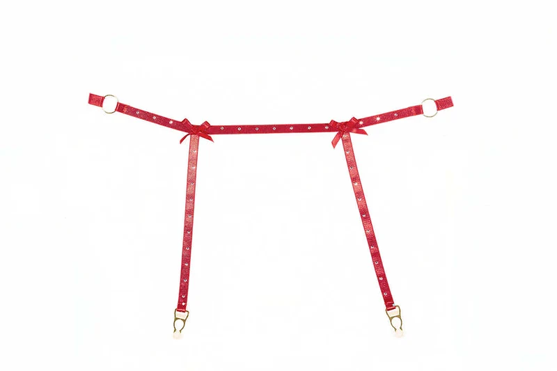 Verleidelijke rode kousenband- en slipset met strassbandjes - Allure Ashley Collection