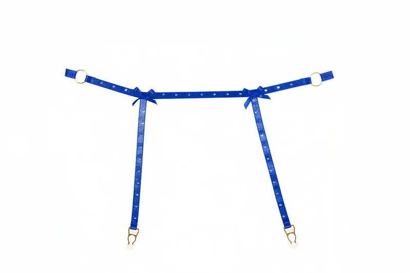 Luxe blauwe kousenband-slipset met strass-bandjes - Ashley van Allure Lingerie