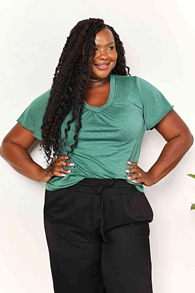 Stijlvol T-shirt met V-hals en ruchesmouwen - Chique basic voor elke dag