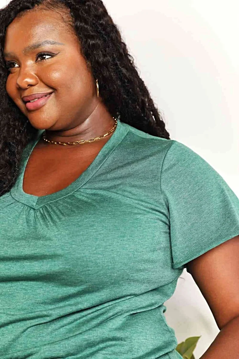 Stijlvol T-shirt met V-hals en ruchesmouwen - Chique basic voor elke dag