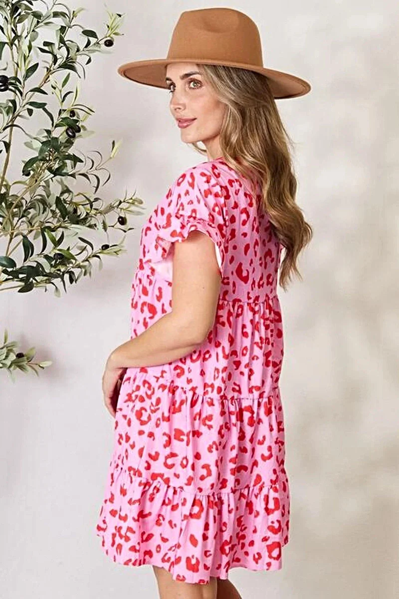 Boho-chique jurk met korte mouwen met ruches en een gelaagd ontwerp met plooien – perfect voor elke gelegenheid.