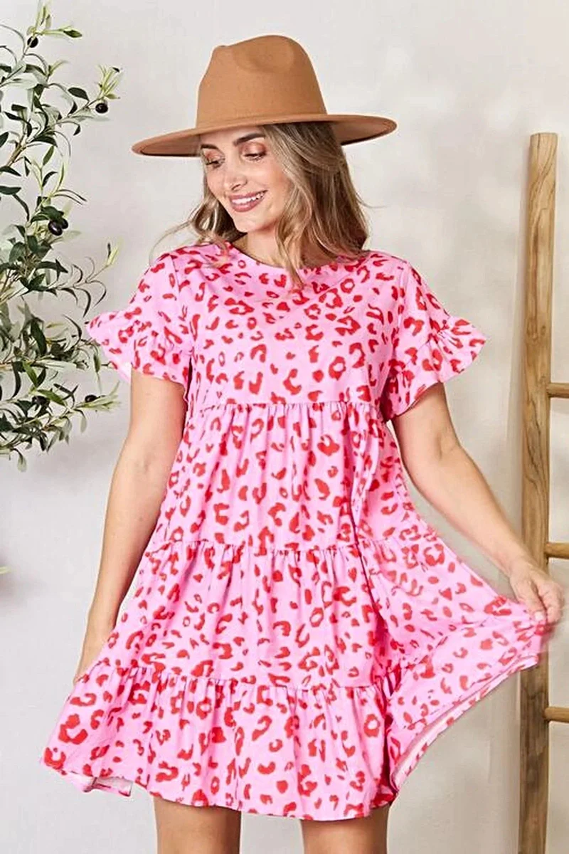 Boho-chique jurk met korte mouwen met ruches en een gelaagd ontwerp met plooien – perfect voor elke gelegenheid.