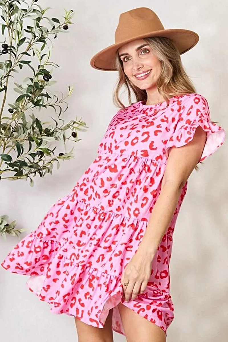 Boho-chique jurk met korte mouwen met ruches en een gelaagd ontwerp met plooien – perfect voor elke gelegenheid.