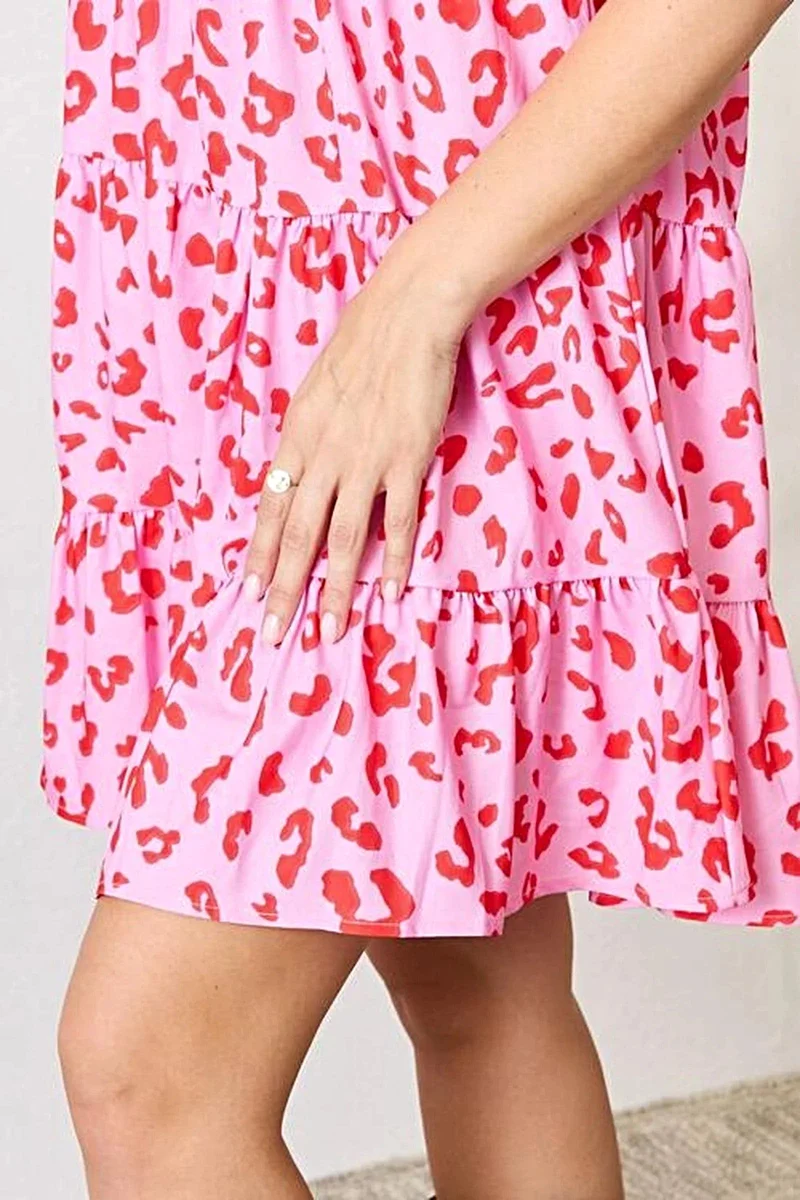 Boho-chique jurk met korte mouwen met ruches en een gelaagd ontwerp met plooien – perfect voor elke gelegenheid.