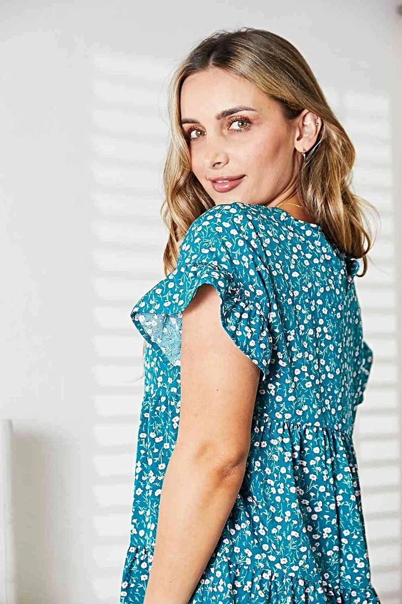 Boho-chique jurk met korte mouwen met ruches en een gelaagd ontwerp met plooien – perfect voor elke gelegenheid.