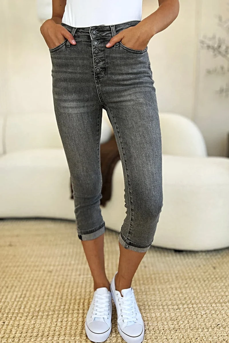 Judy Blue Capri-broek met hoge taille en knoopsluiting voor dames - stijlvolle en comfortabele zomerkleding