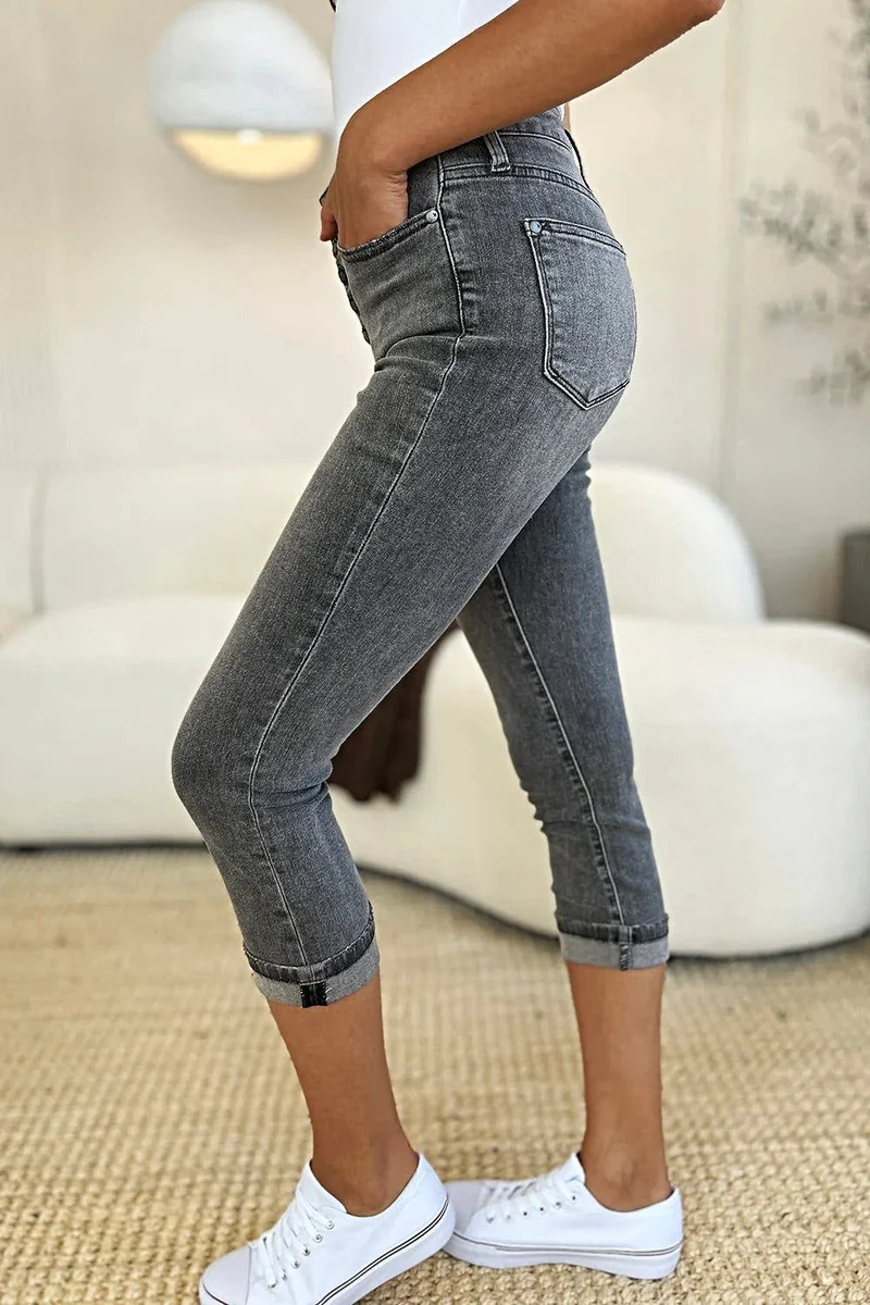 Judy Blue Capri-broek met hoge taille en knoopsluiting voor dames - stijlvolle en comfortabele zomerkleding