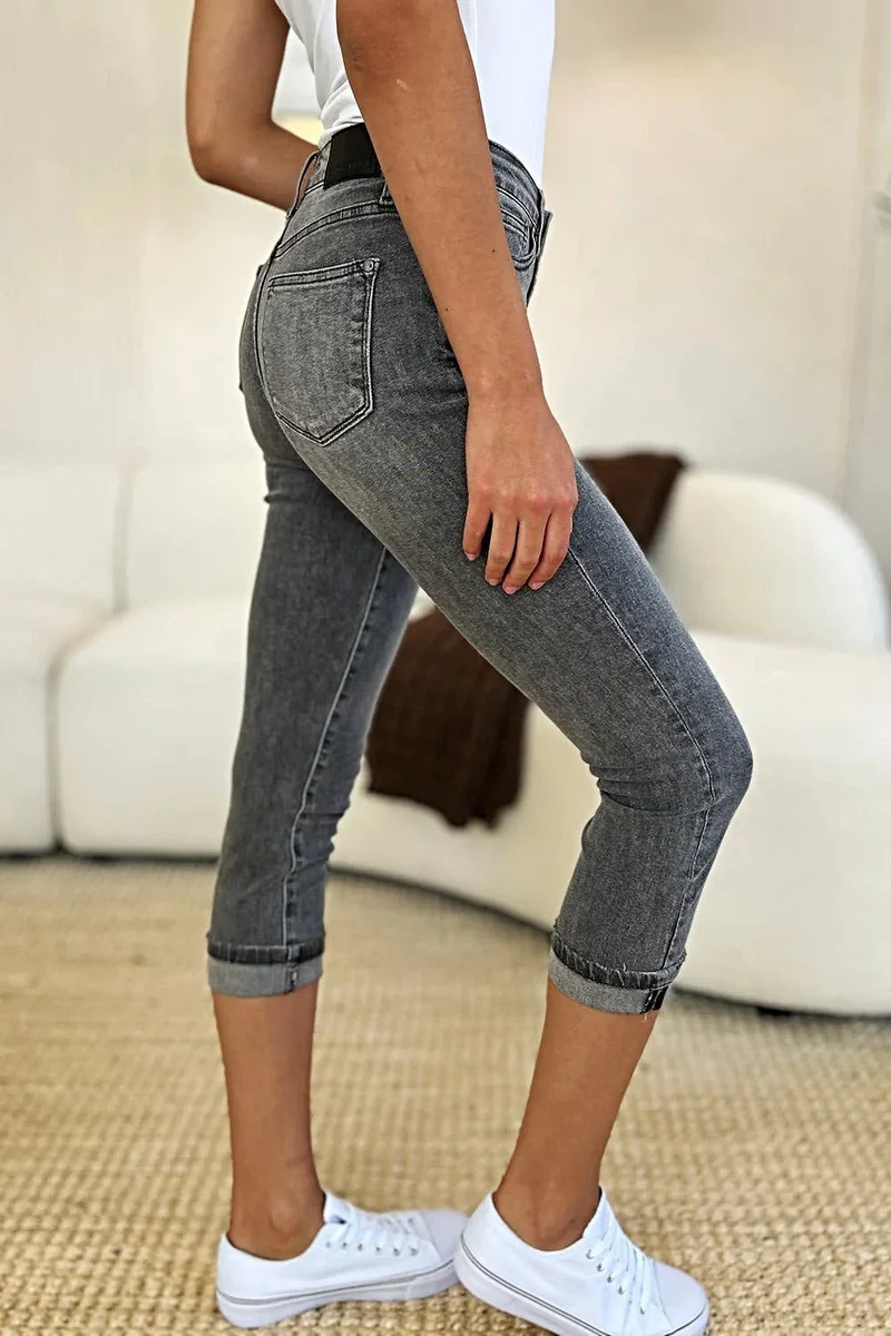 Judy Blue Capri-broek met hoge taille en knoopsluiting voor dames - stijlvolle en comfortabele zomerkleding