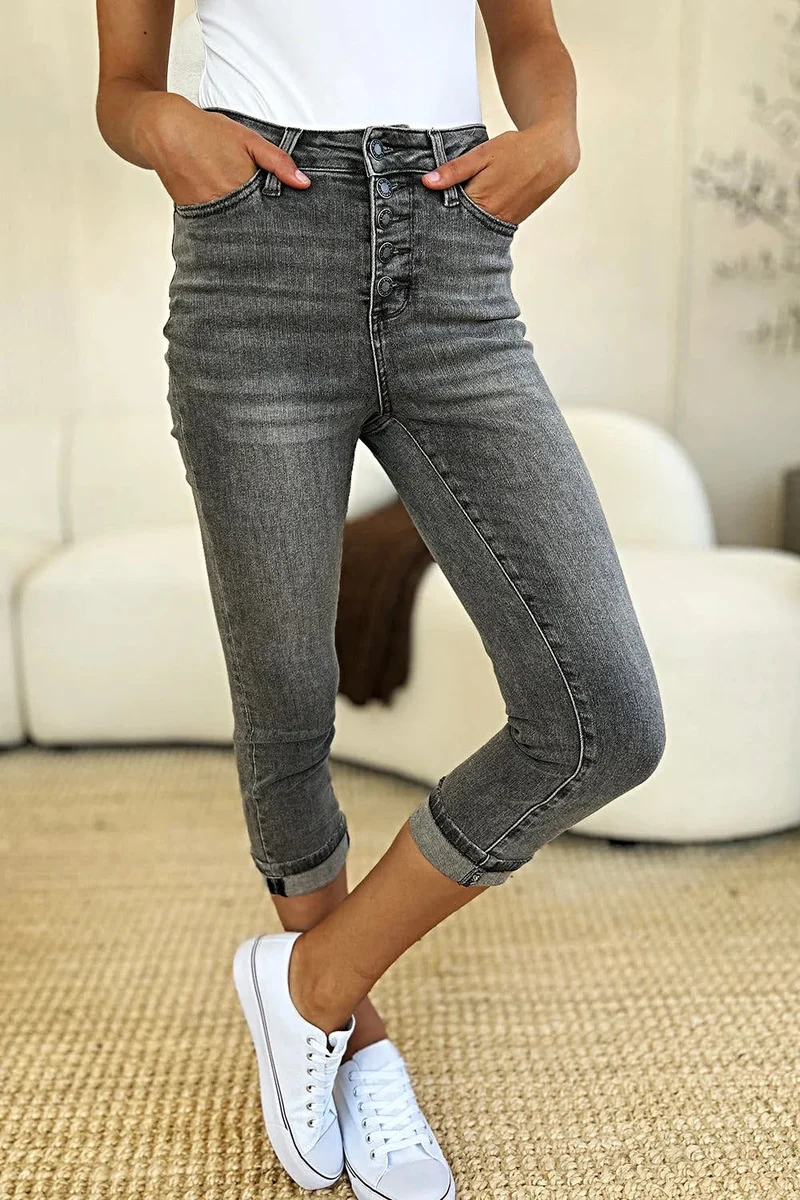 Judy Blue Capri-broek met hoge taille en knoopsluiting voor dames - stijlvolle en comfortabele zomerkleding