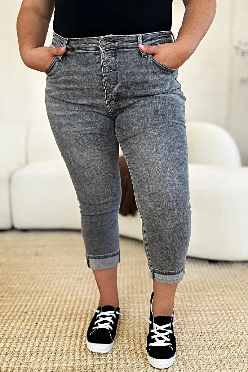 Judy Blue Capri-broek met hoge taille en knoopsluiting voor dames - stijlvolle en comfortabele zomerkleding