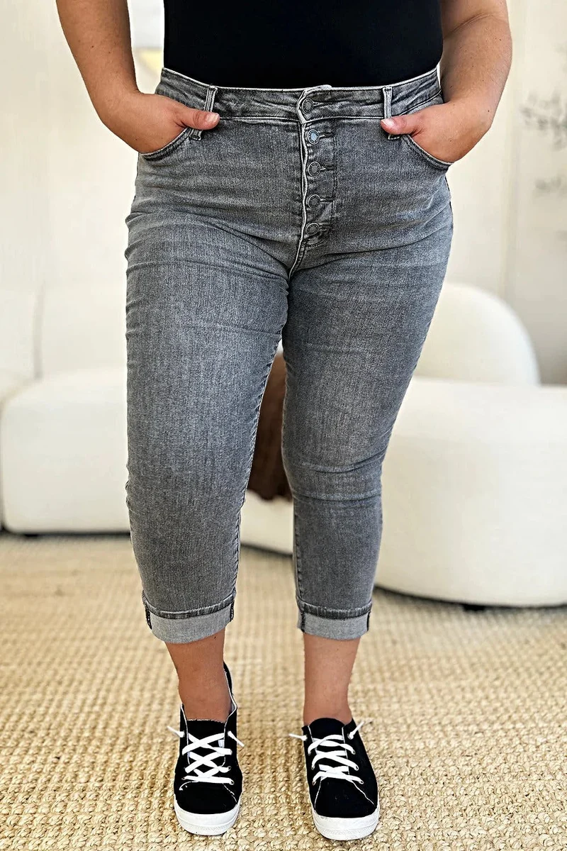 Judy Blue Capri-broek met hoge taille en knoopsluiting voor dames - stijlvolle en comfortabele zomerkleding