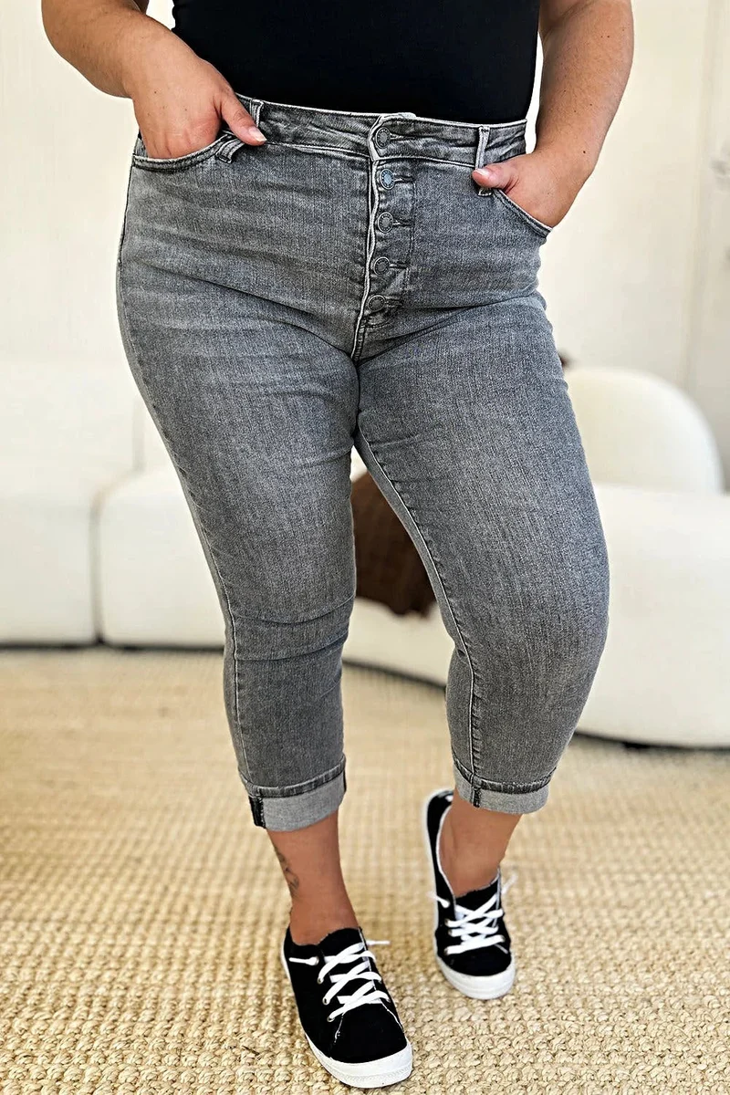 Judy Blue Capri-broek met hoge taille en knoopsluiting voor dames - stijlvolle en comfortabele zomerkleding