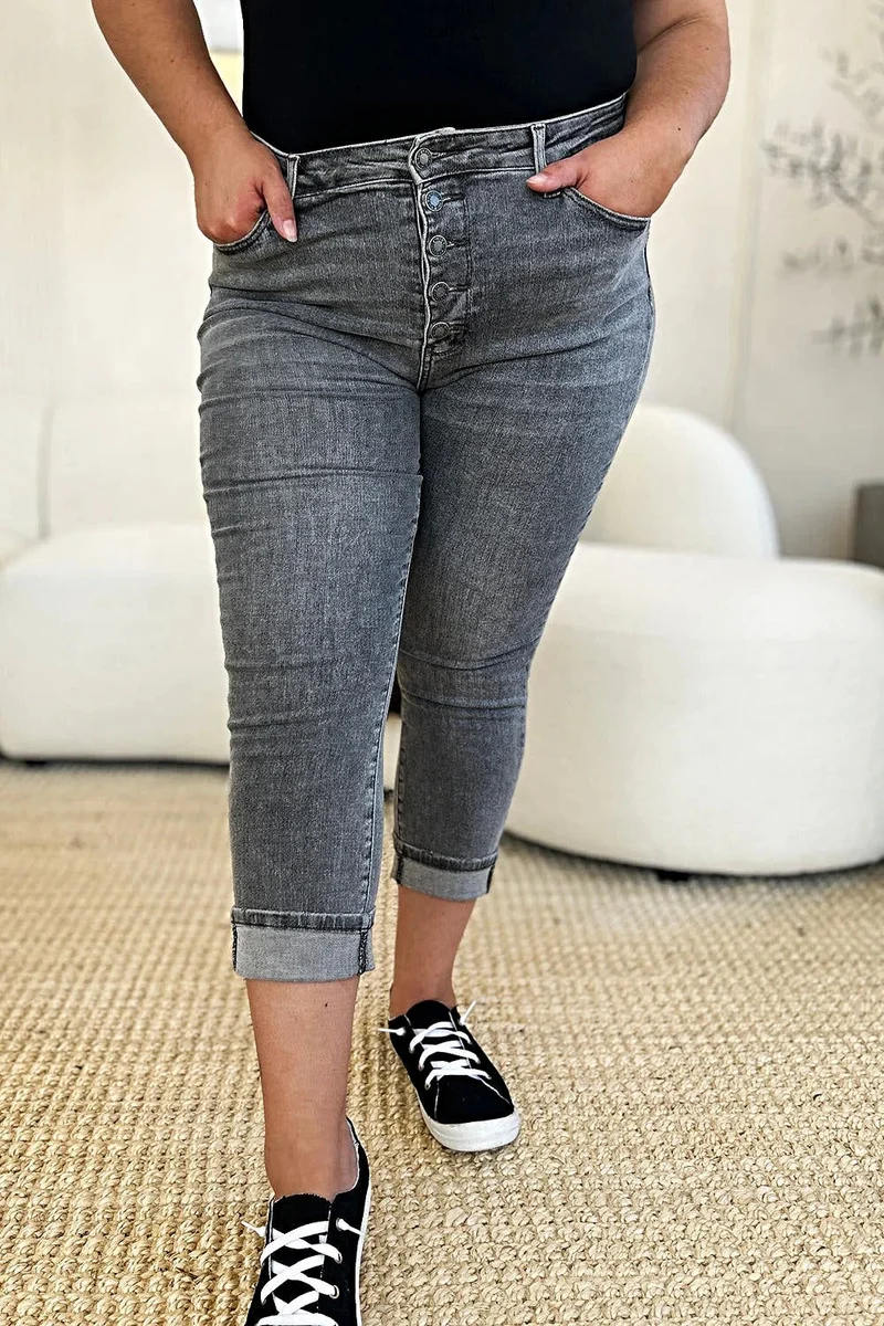Judy Blue Capri-broek met hoge taille en knoopsluiting voor dames - stijlvolle en comfortabele zomerkleding
