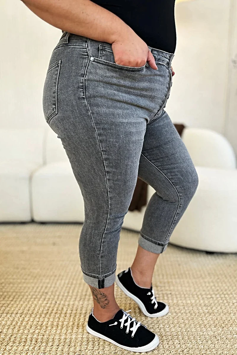Judy Blue Capri-broek met hoge taille en knoopsluiting voor dames - stijlvolle en comfortabele zomerkleding