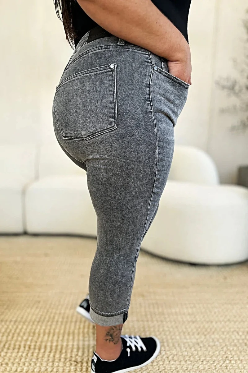 Judy Blue Capri-broek met hoge taille en knoopsluiting voor dames - stijlvolle en comfortabele zomerkleding