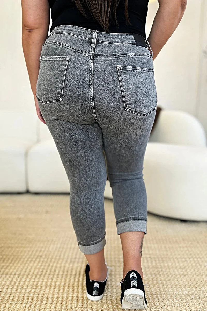 Judy Blue Capri-broek met hoge taille en knoopsluiting voor dames - stijlvolle en comfortabele zomerkleding