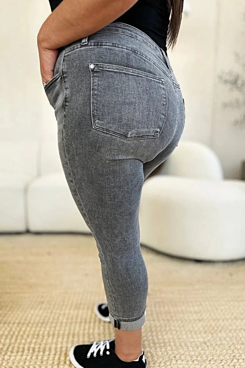 Judy Blue Capri-broek met hoge taille en knoopsluiting voor dames - stijlvolle en comfortabele zomerkleding