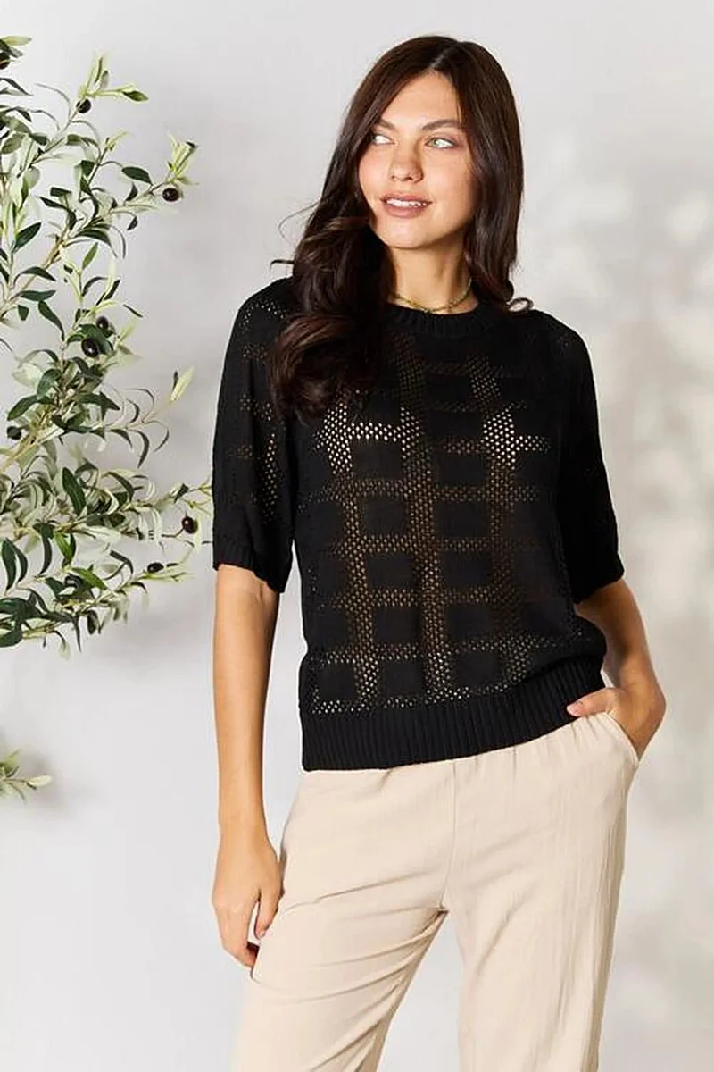 Chique gebreide top met ronde hals, ribboord en halflange mouwen - stijlvolle effen gebreide top voor moeiteloze elegantie.