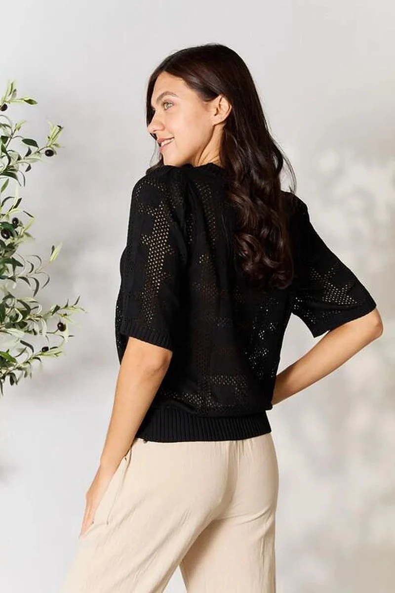 Chique gebreide top met ronde hals, ribboord en halflange mouwen - stijlvolle effen gebreide top voor moeiteloze elegantie.
