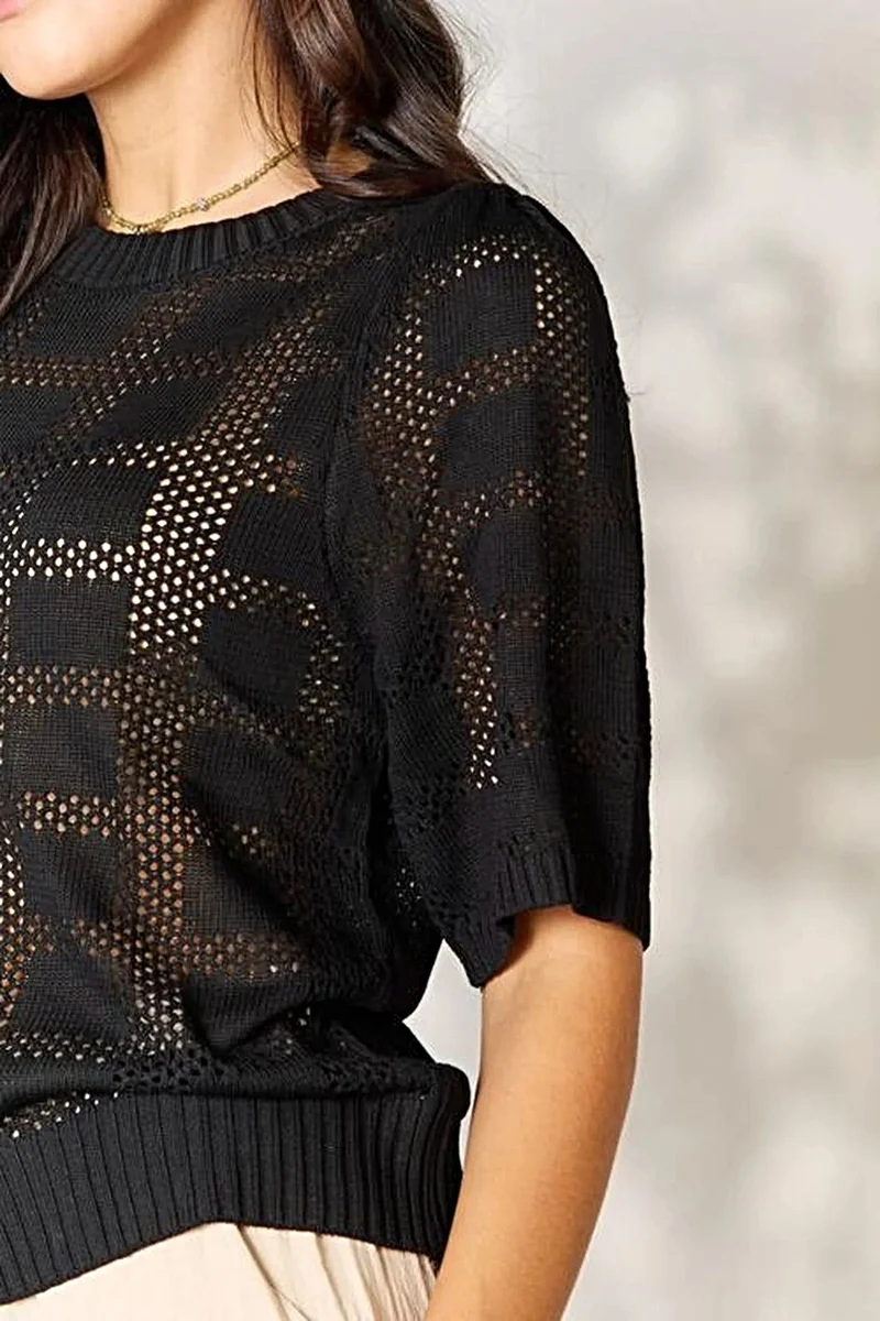 Chique gebreide top met ronde hals, ribboord en halflange mouwen - stijlvolle effen gebreide top voor moeiteloze elegantie.
