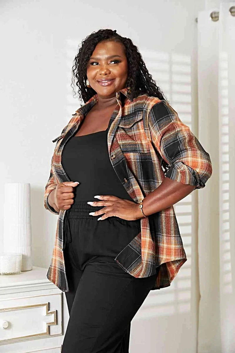 Chique overhemd van 100% polyester met ruitpatroon, verlaagde schouders, kraag en een relaxte pasvorm.
