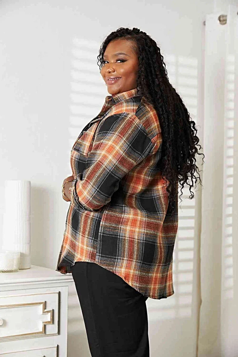 Chique overhemd van 100% polyester met ruitpatroon, verlaagde schouders, kraag en een relaxte pasvorm.