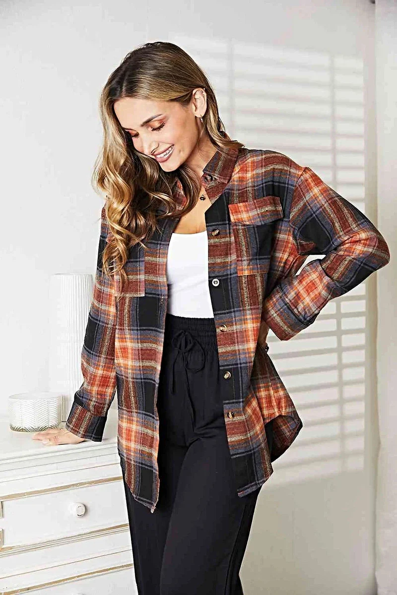 Chique overhemd van 100% polyester met ruitpatroon, verlaagde schouders, kraag en een relaxte pasvorm.