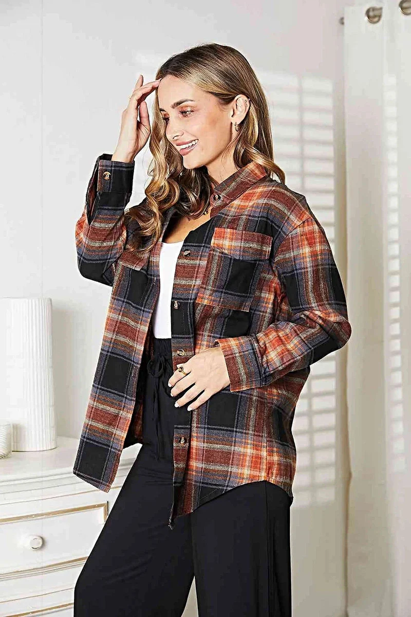 Chique overhemd van 100% polyester met ruitpatroon, verlaagde schouders, kraag en een relaxte pasvorm.