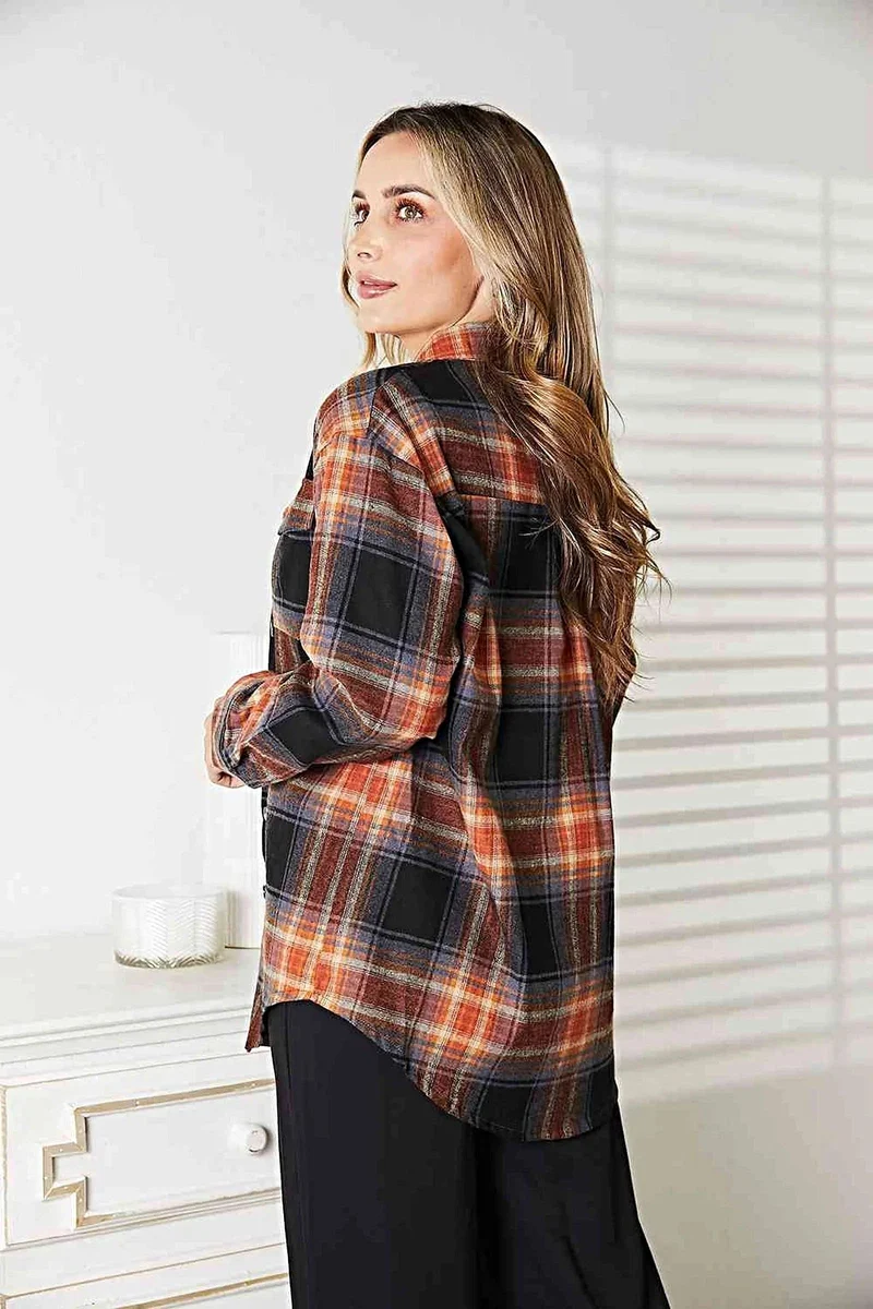 Chique overhemd van 100% polyester met ruitpatroon, verlaagde schouders, kraag en een relaxte pasvorm.