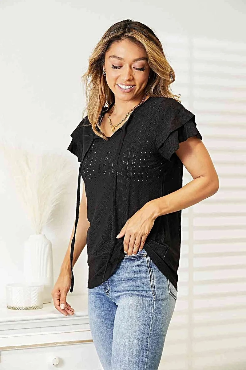 Elegante Double Take blouse met ruchesmouwen en een halslijn met oogjes.
