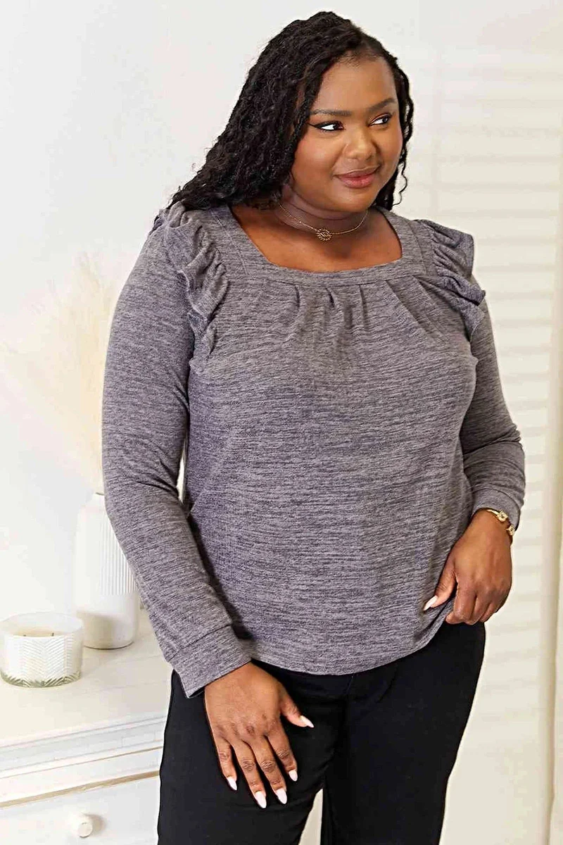 Elegante top met ruches op de schouders - T-shirt met vierkante hals en lange mouwen, ook verkrijgbaar in grote maten.