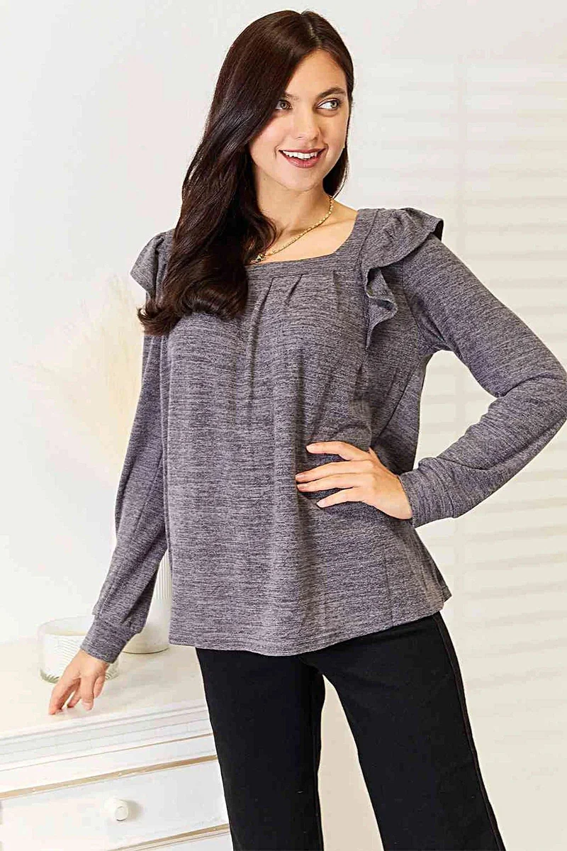 Elegante top met ruches op de schouders - T-shirt met vierkante hals en lange mouwen, ook verkrijgbaar in grote maten.