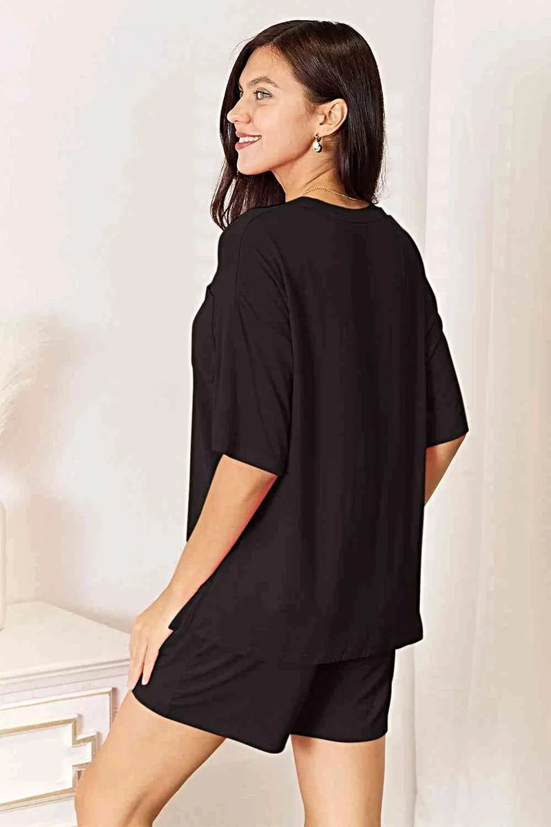 Comfortabele zomeroutfit: 2-delige set van zachte rayon top met korte mouwen en short van Trendsi