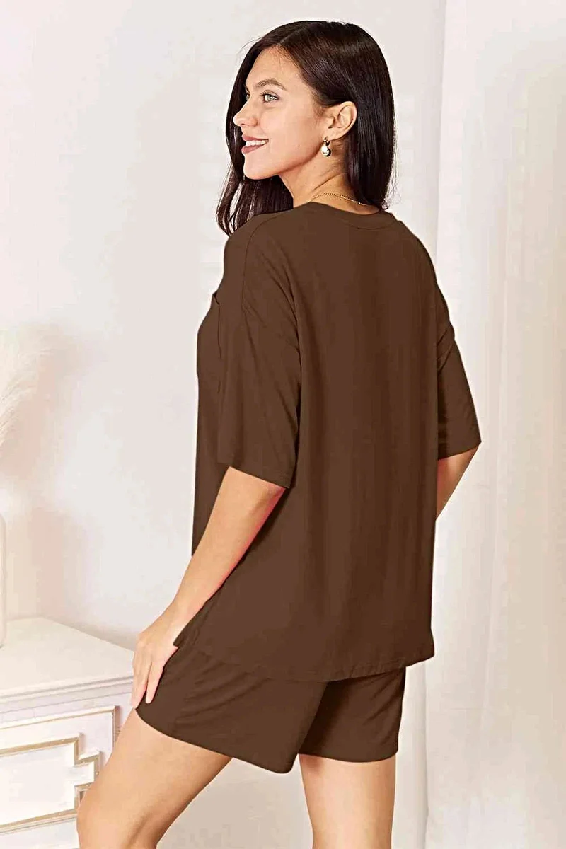 Comfortabele zomeroutfit: 2-delige set van zachte rayon top met korte mouwen en short van Trendsi