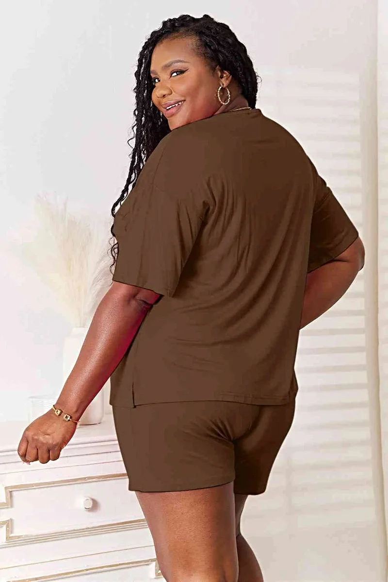 Comfortabele zomeroutfit: 2-delige set van zachte rayon top met korte mouwen en short van Trendsi