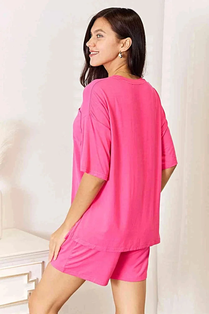 Comfortabele zomeroutfit: 2-delige set van zachte rayon top met korte mouwen en short van Trendsi