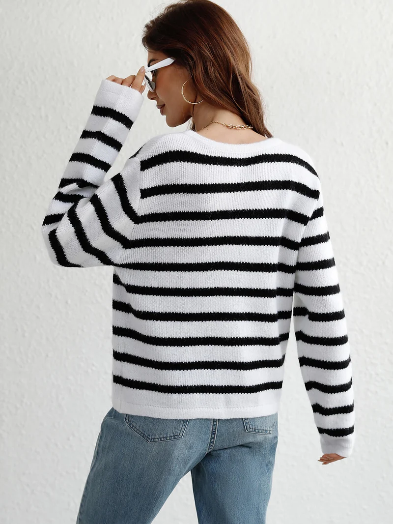 Gestreept vest met knoop aan de voorkant