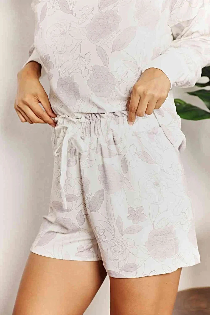 Bloemenprint loungewear set - Chique 2-delige set bestaande uit een top met lange mouwen en een short - Ook verkrijgbaar in grote maten